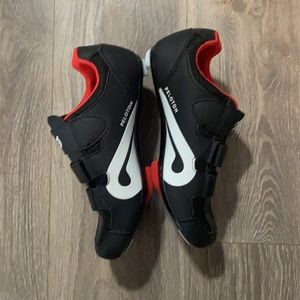 Peloton cycling cleats / shoes . Barely used . Size 40 like new / some scuffs